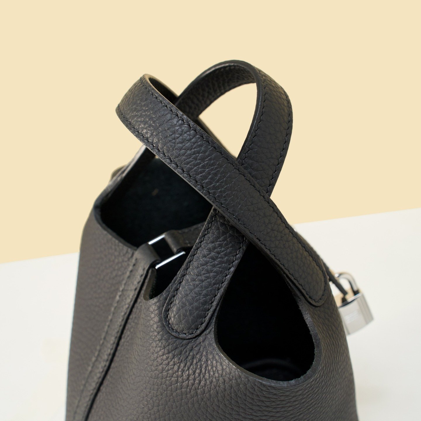 JX Mini Picotin Lock in Noir – Artisan Code 052, Hand-Stitched, Stainless Steel Hardware