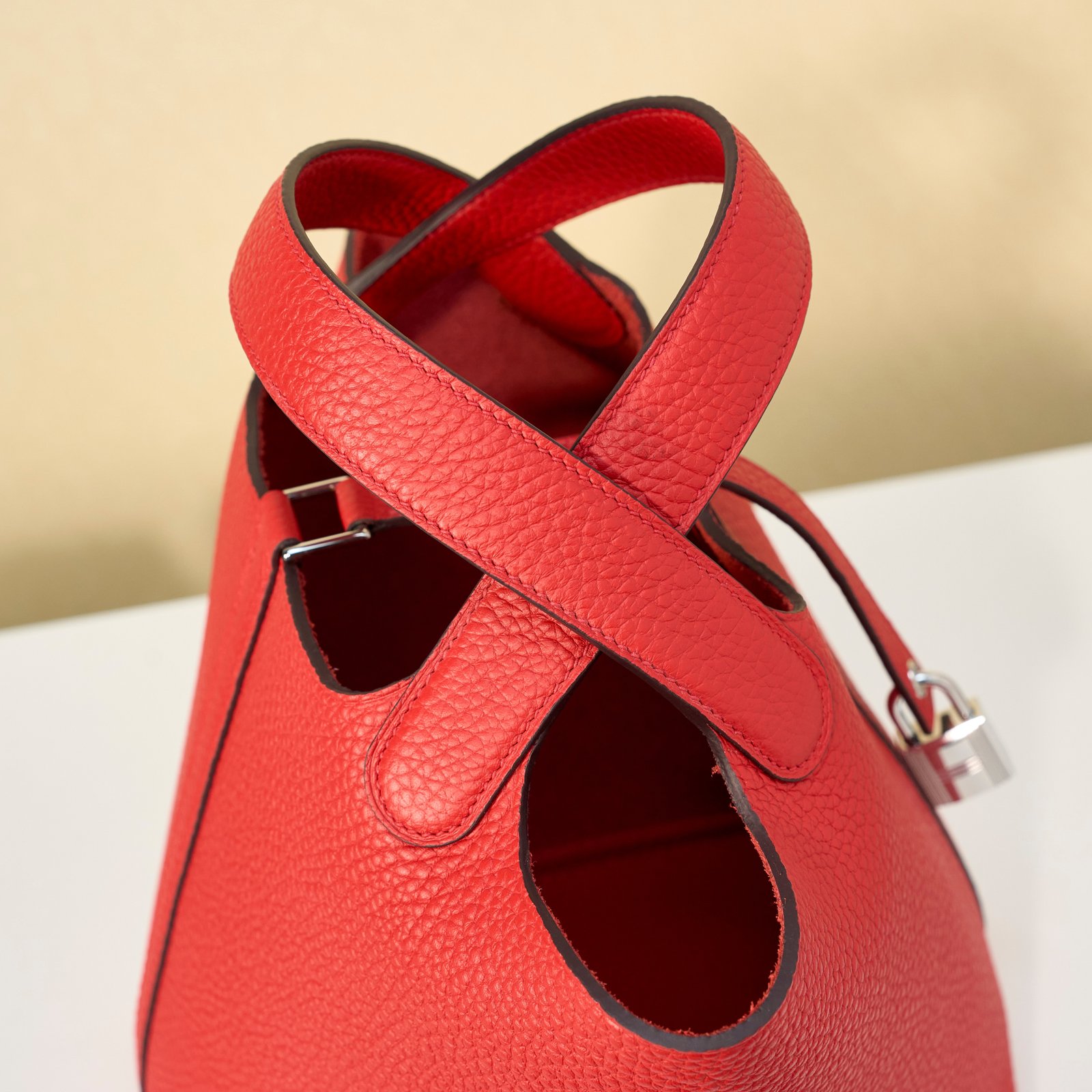 JX Premium Picotin Lock in Flag Red – Artisan Code 052, Sizes 18 & 22