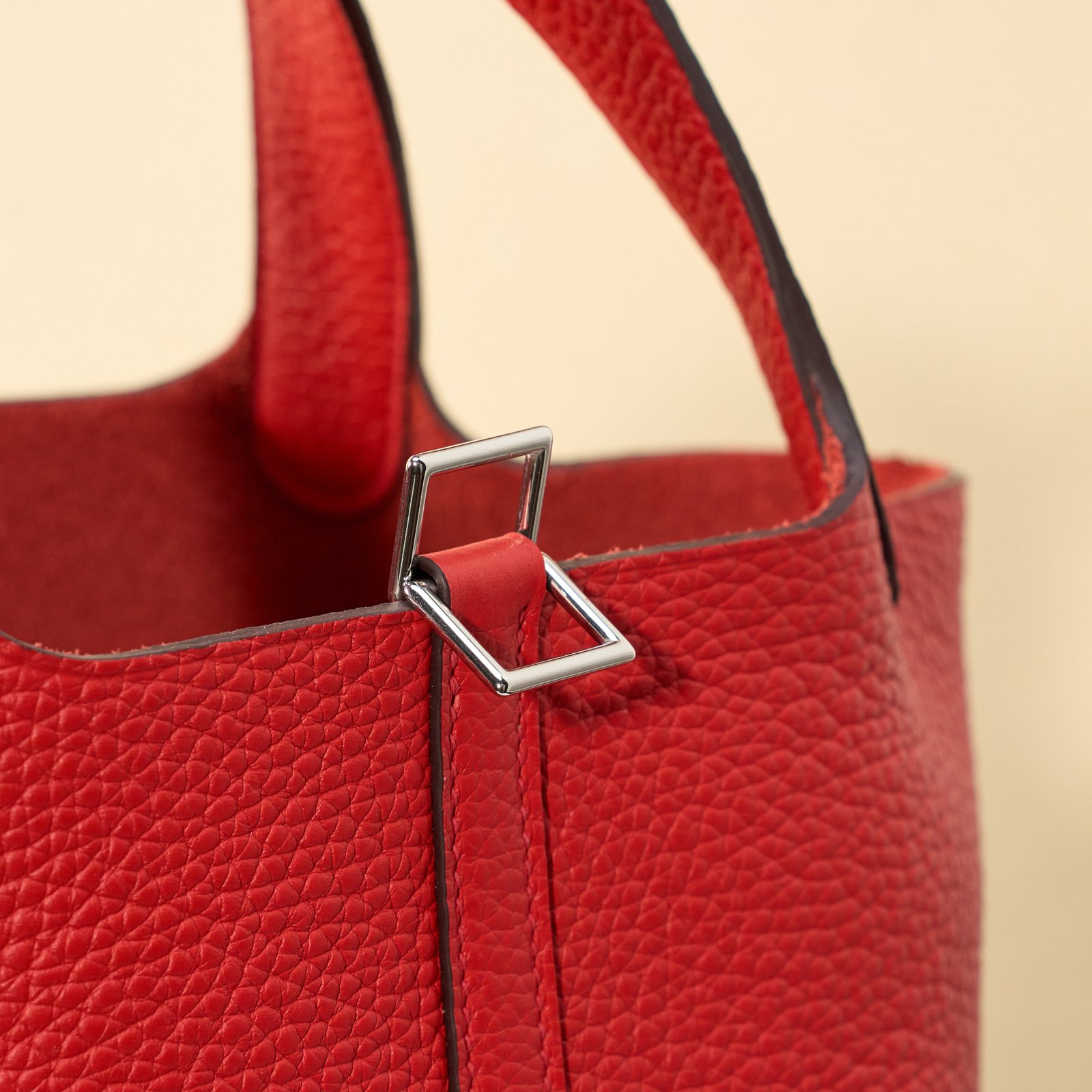 JX Premium Picotin Lock in Flag Red – Artisan Code 052, Sizes 18 & 22