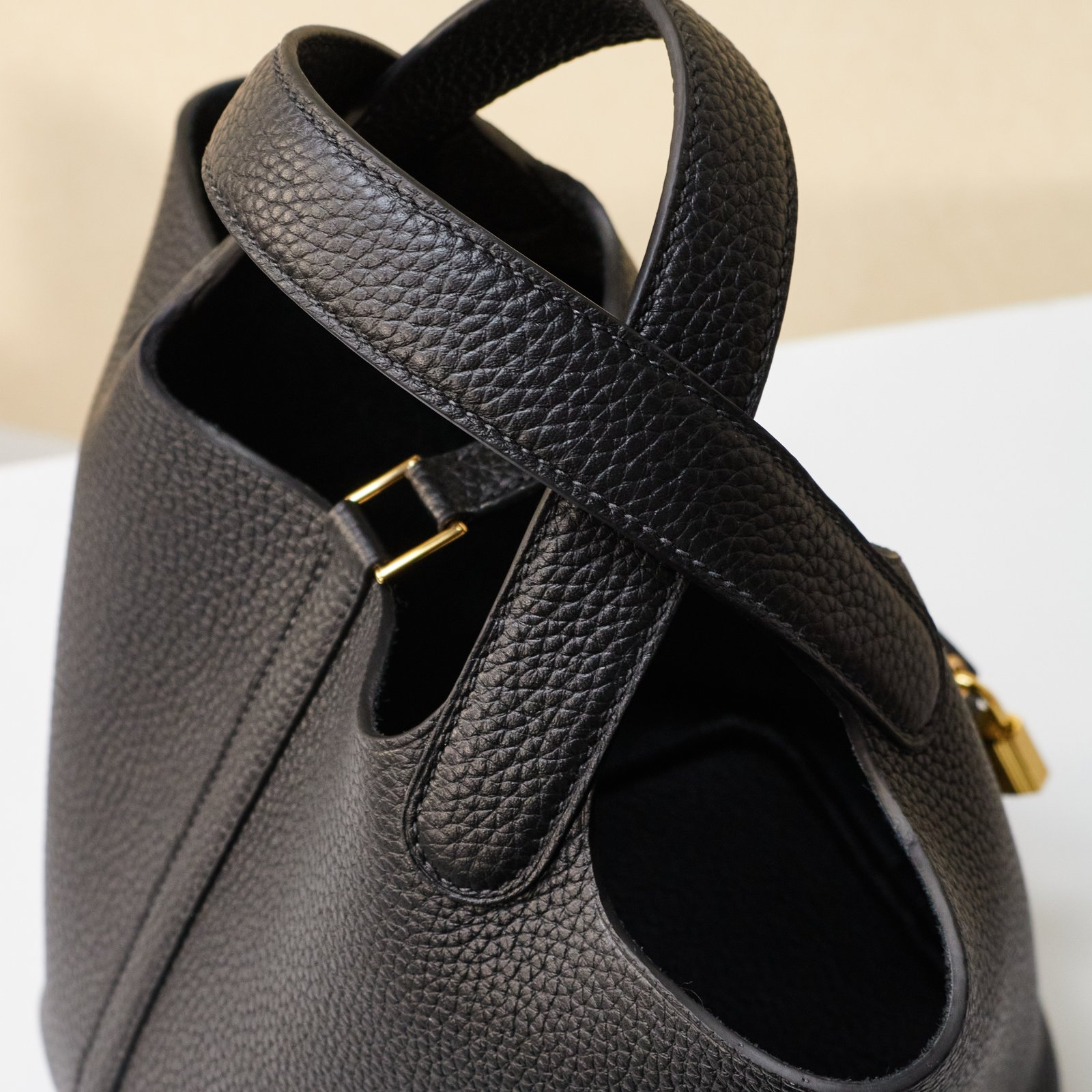 JX Premium Picotin Lock in Noir – Artisan Code 052, Sizes 18 & 22