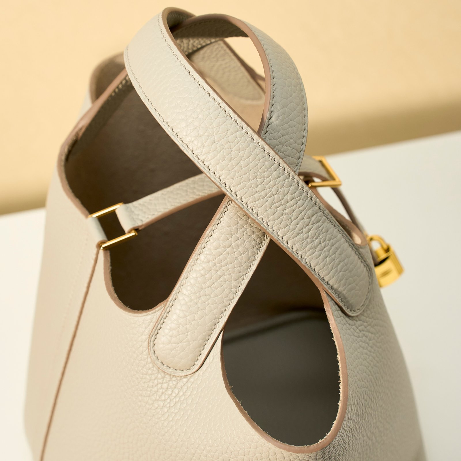 JX Premium Picotin Lock in Pearl Grey – Artisan Code 052, Sizes 18 & 22